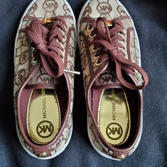 Michael Kors canvas monogram shoes - Picture 2 of 6